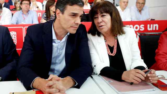Sánchez y Cristina Narbona este lunes en el comité federal del PSOE