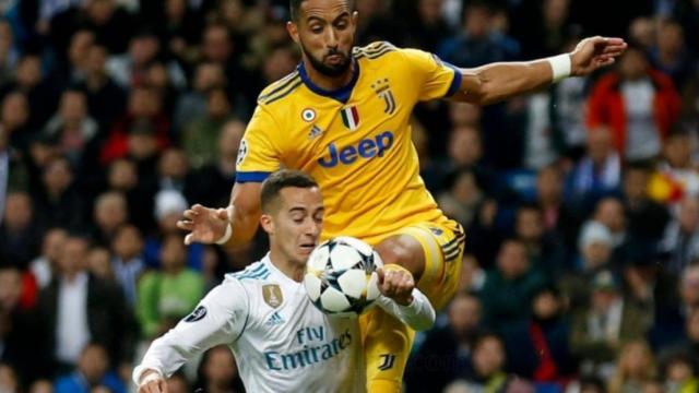 Acción de Benatia con Lucas Vázquez