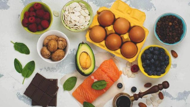 Una imagen de archivo de alimentos bajos en carbohidratos.