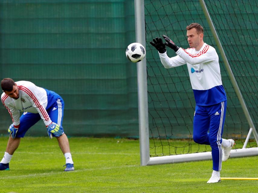 Igor Akinfeev durante un entrenamiento de la selección rusa.