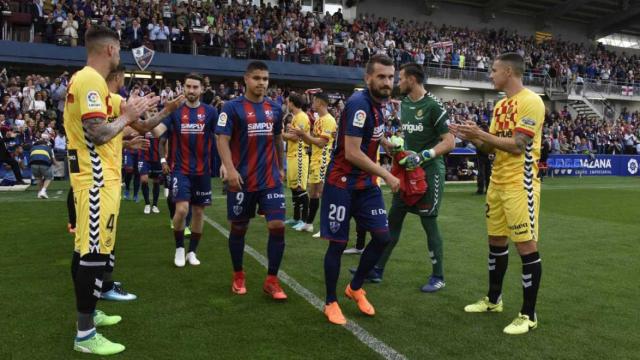 Pasillo del Nàstic al Huesca en el partido de la discordia.