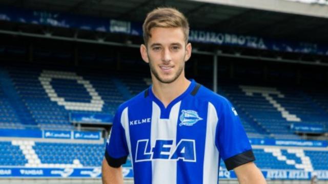 Álvaro Medrán, en su presentación con el Alavés. Foto: deportivoalaves.com