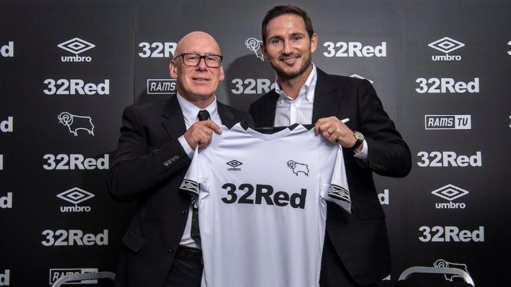 Lampard posa con la camiseta del Derby County. Foto: Twitter (@dcfcofficial).