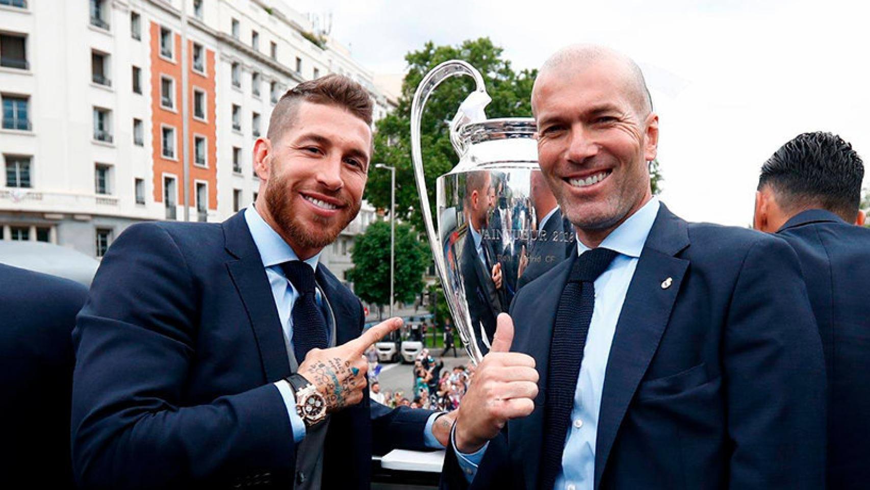 Zidane y Sergio Ramos, en el autobús de la celebración por la Decimotercera