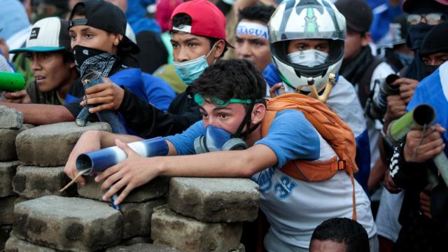 Protestantes tras una barricada en Managua. Nicaragua.