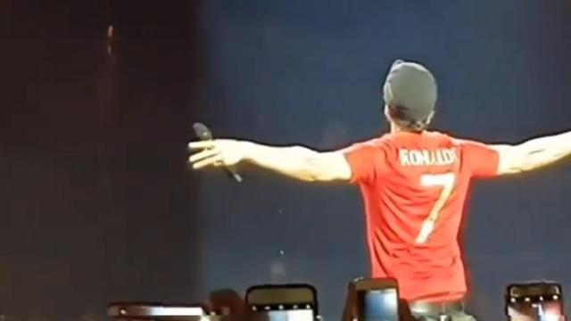 Enrique Iglesias durante su último concierto en Portugal