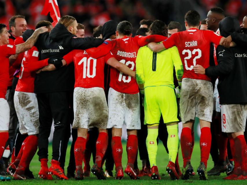 Los jugadores de Suiza celebran el pase al Mundial.