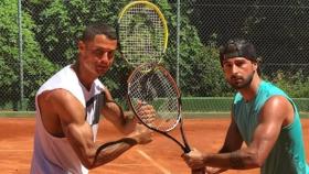 Cristiano Ronaldo jugando al tenis con su amigo