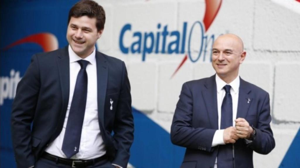 Pochettino y Daniel Levy. Foto: Twitter (@eltransistorOC).