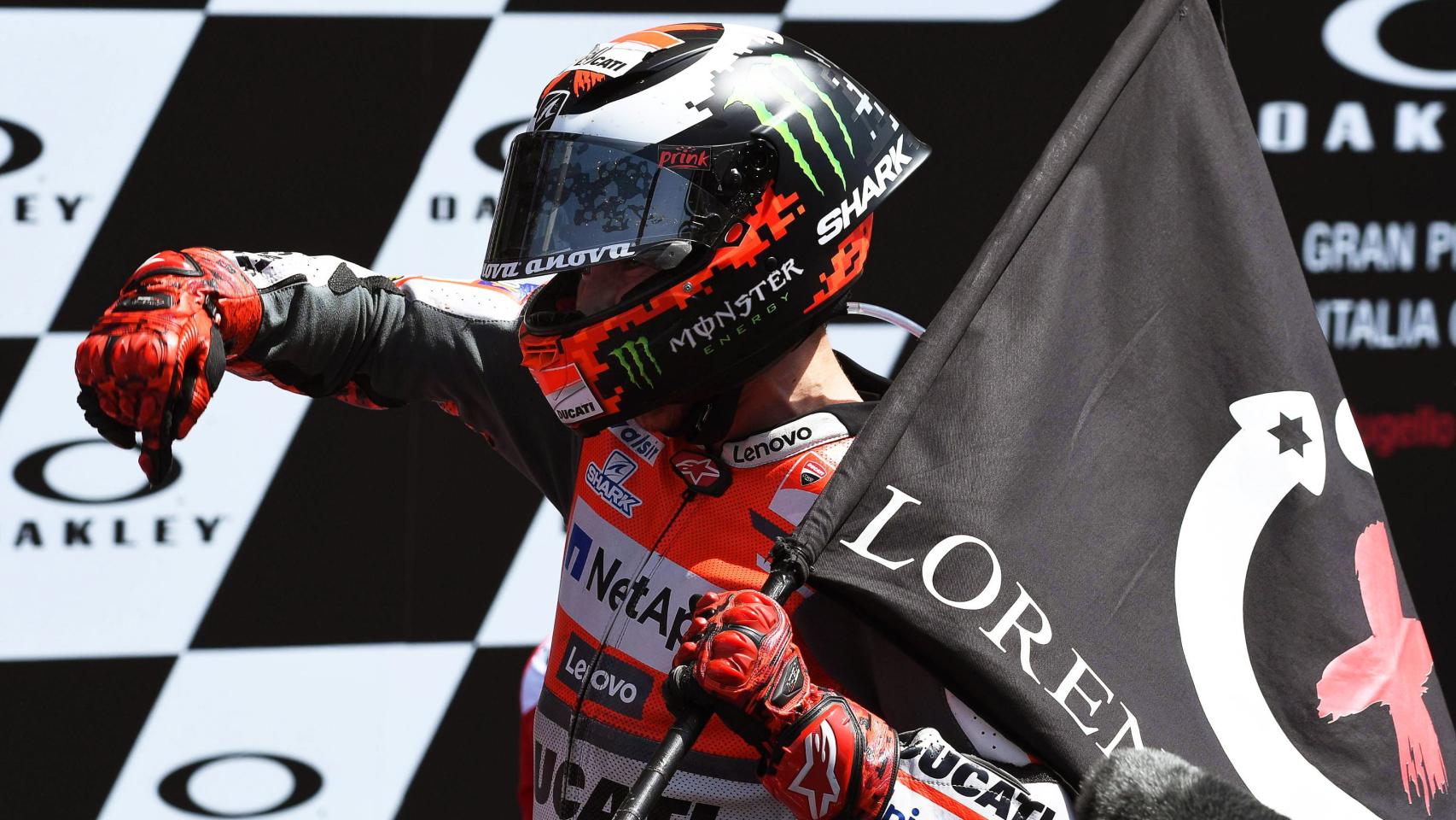 Jorge Lorenzo celebra su victoria en Mugello.