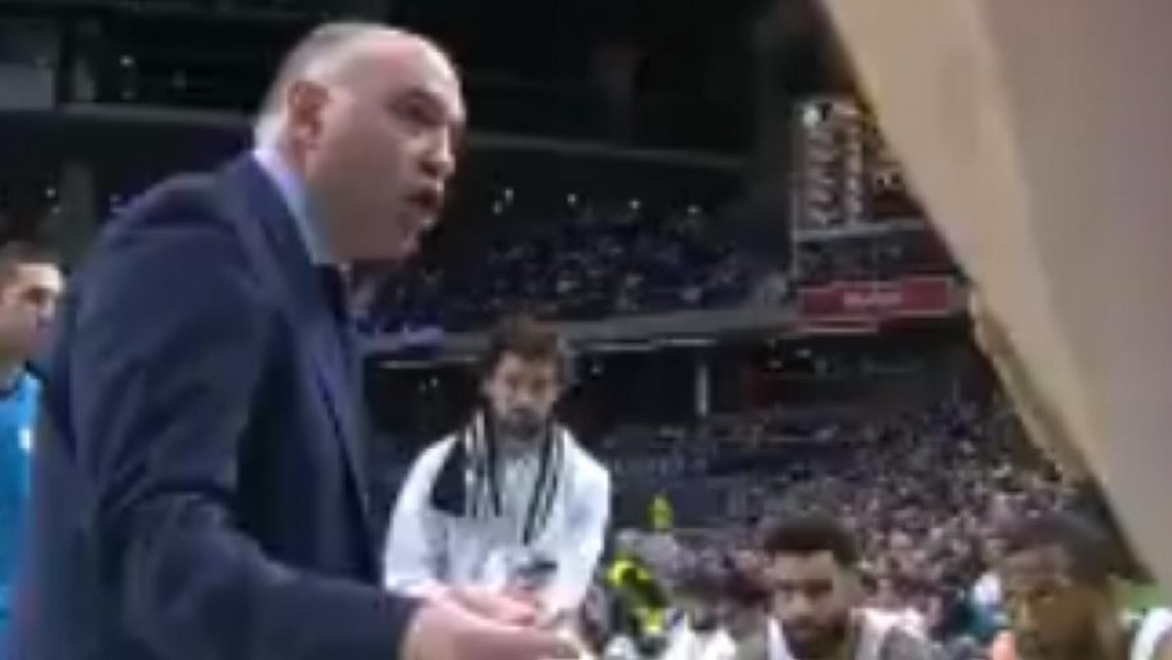 Pablo Laso reprimenda a sus jugadores