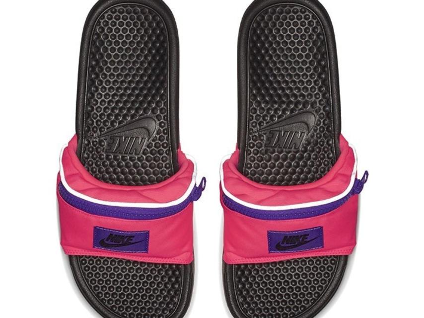 Las chanclas de Nike.