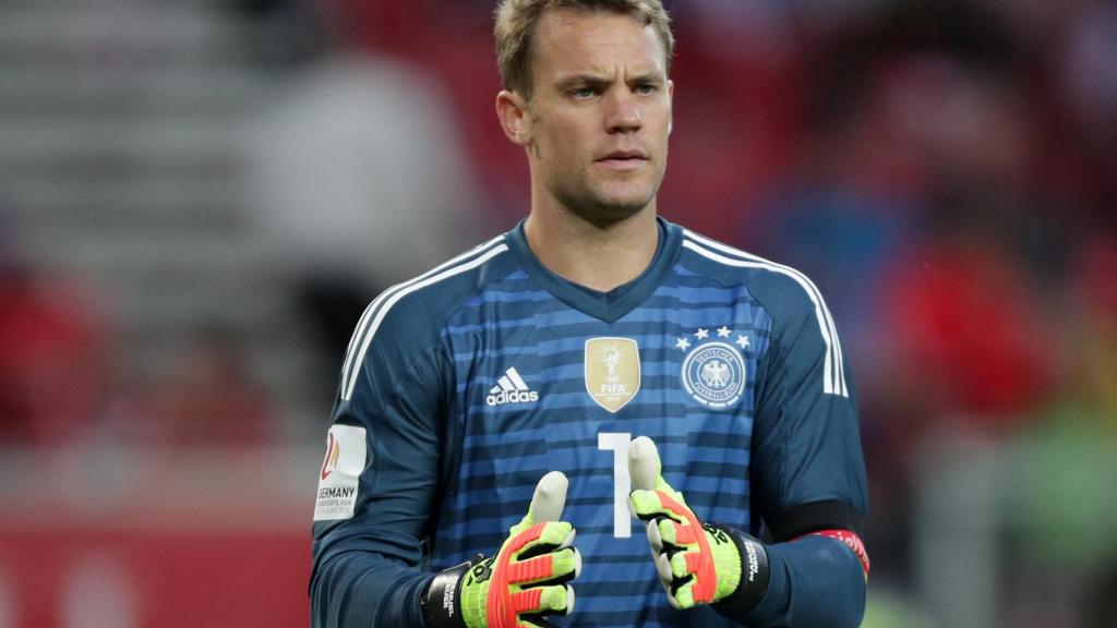 Neuer, durante un partido con Alemania.