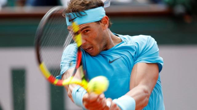 Nadal, golpeando un revés ante Marterer.