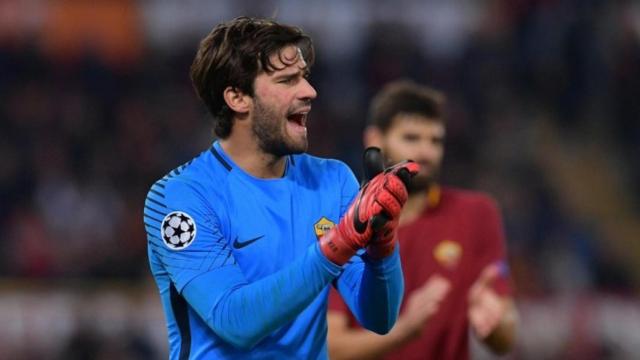 Alisson, en un partido de la Roma. Foto: Twitter (@OfficialASRoma).