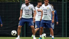 Higuaín durante un entrenamiento en Barcelona con la selección Argentina.