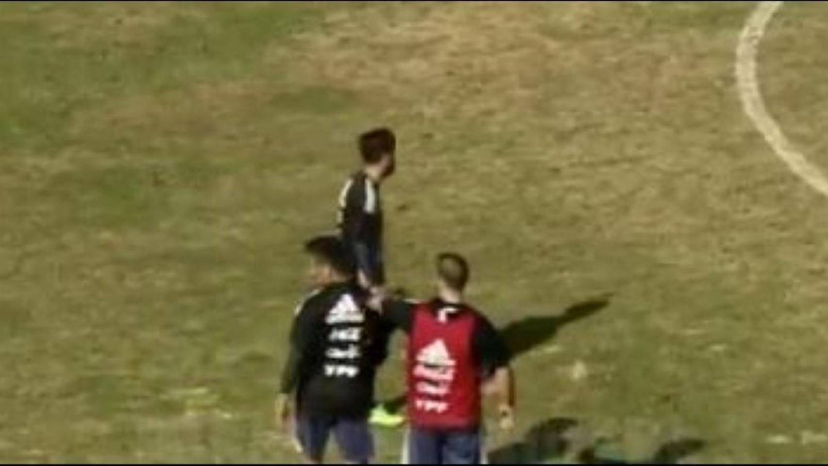 Captura del vídeo entre Higuaín y Dybala (Twitter: @BlancoBrian_)