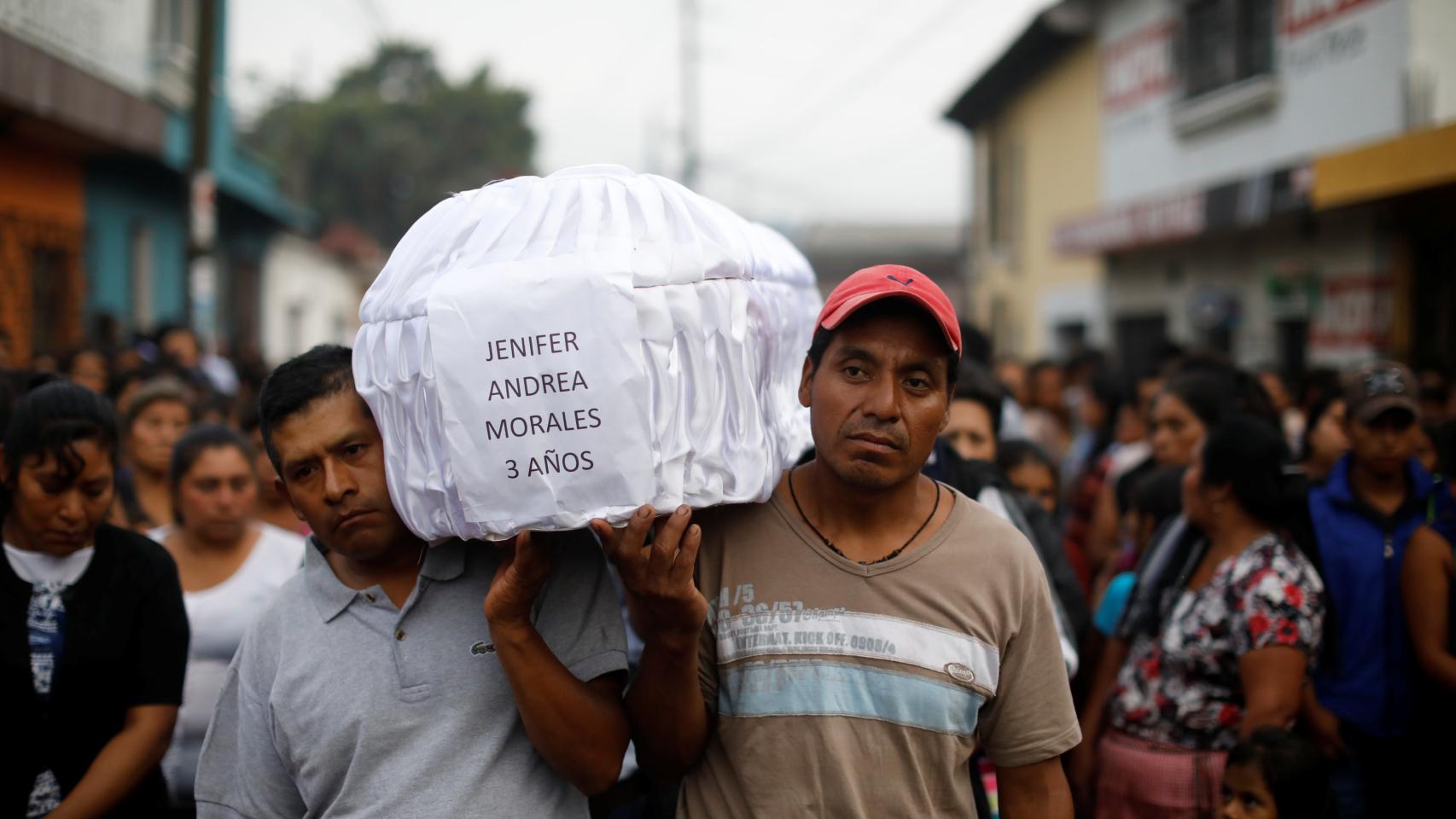 Funeral de una de las víctimas