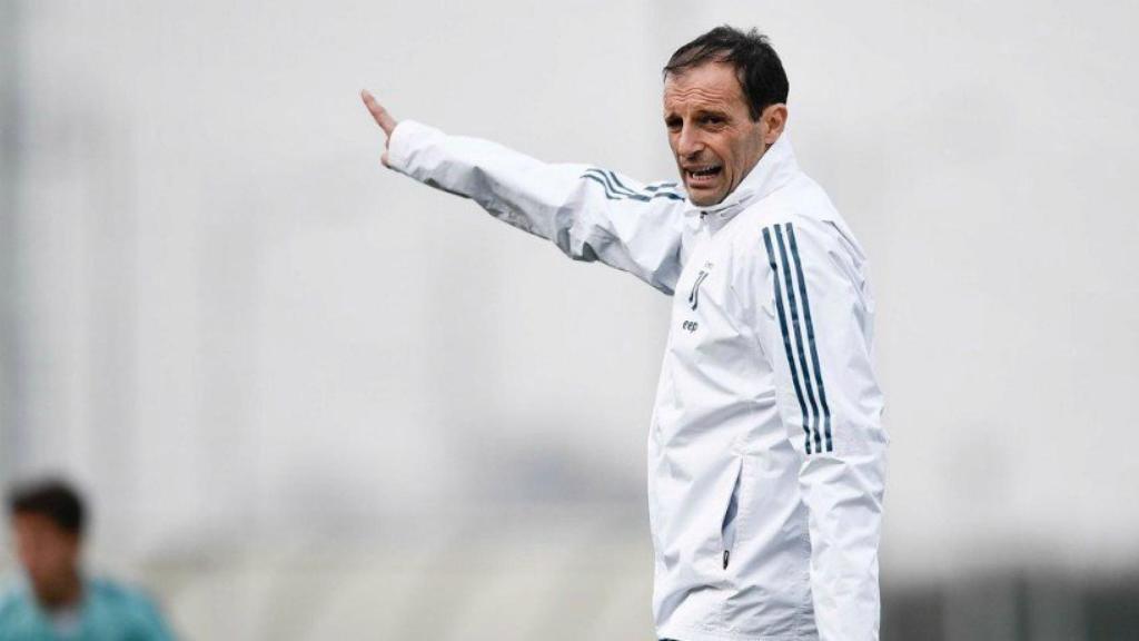 Allegri dirige un entrenamiento de la Juventus. Foto: Twitter (@juventusfc)