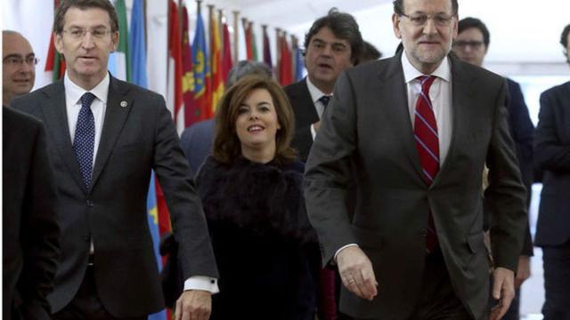 El presidente de la Xunta de Galicia junto con Mariano Rajoy y Soraya Sáenz de Santamaría.