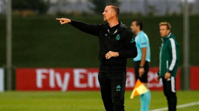 Guti dirigiendo al Juvenil en la UEFA Youth League