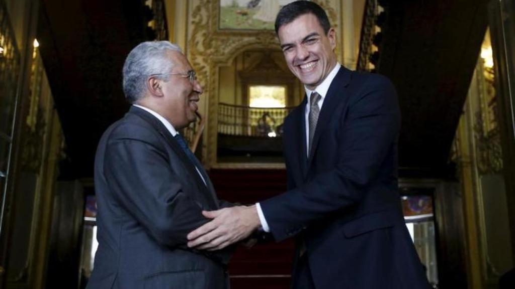 El primer ministro portugués, António Costa, y el presidente del Gobierno de España, Pedro Sánchez.