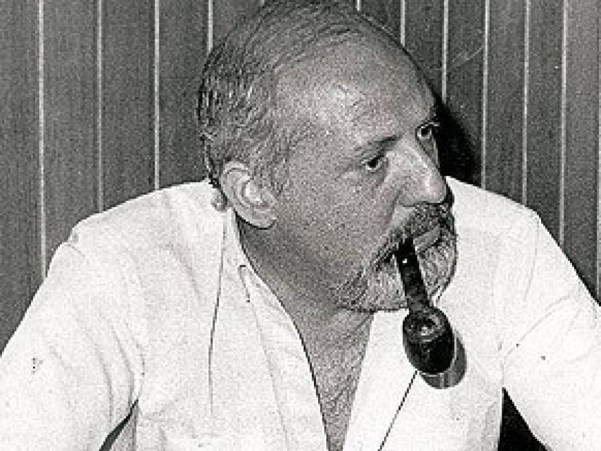 José María Calviño aparecía en muchas fotos de prensa fumando en pipa.