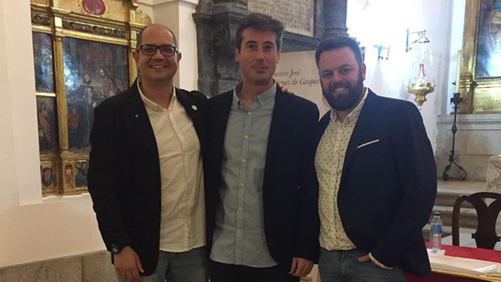 Francisco Rodríguez, junto a los periodistas Nacho Ares y Sergio Miguel.