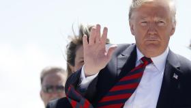 Trump a su llegada este viernes a La Baie, Quebec