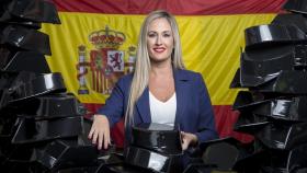 María del Carmen Pérez Moya, 30 años y el futuro de Manufacturas Moya, empresa que fabrica tricornios para la Guardia Civil desde 1912.