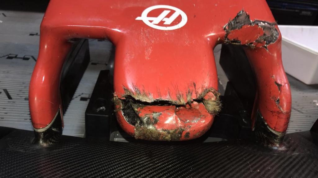 Así quedó el monoplaza de Grosjean tras atropellar a una marmota.