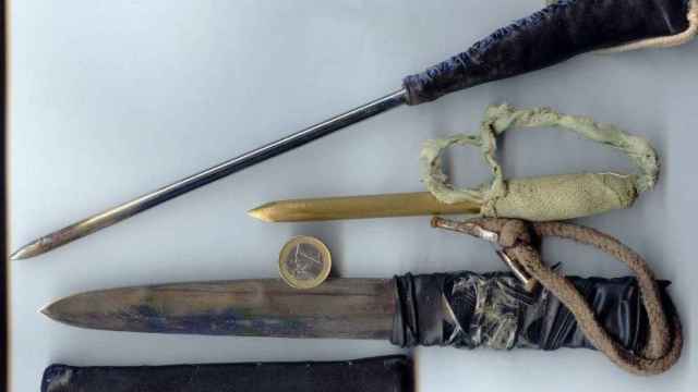 Algunas de las armas artesanales que se fabrican los presos