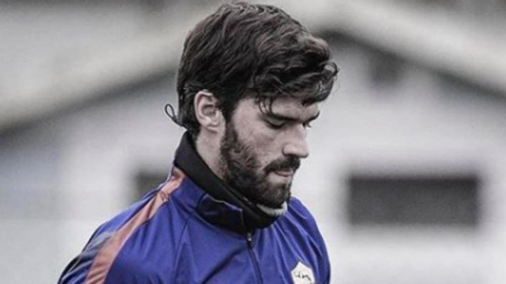 Alisson, portero de la Roma, durante un entrenamiento. Imagen: Instagram (@officialasroma)