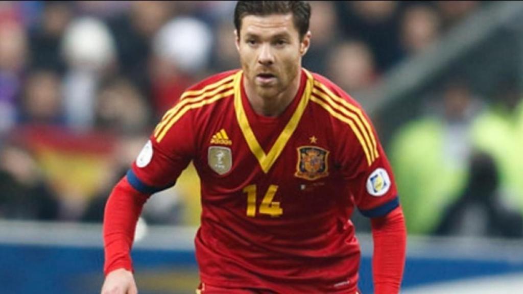 Xabi Alonso, en un partido con la selección española. Foto: sefutbol.com