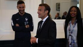 Macron en su visita a la selección francesa. Foto: Twitter (@FFF).