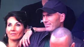 Zidane viendo Roland Garros con su mujer