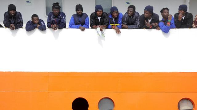 Ni Italia ni Malta quieren desembarcar a los más de 600 migrantes del Aquarius