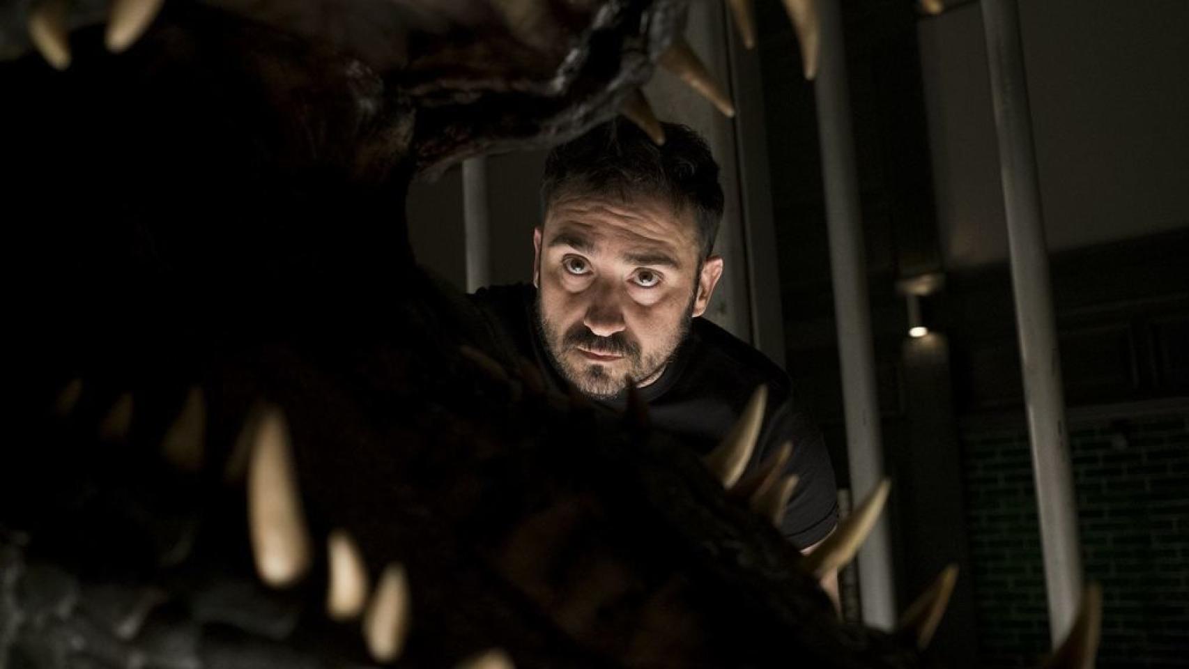 El director de Jurassic World: el reino caído durante el rodaje.