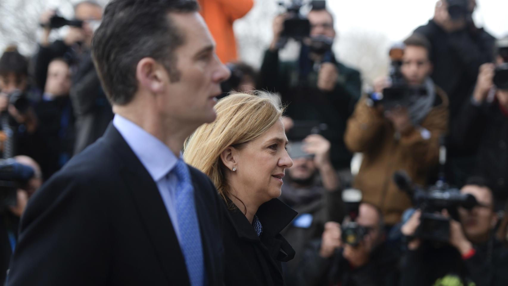 La infanta Cristina e Iñaki Urdangarin en su entrada a los juzgados de Palma.