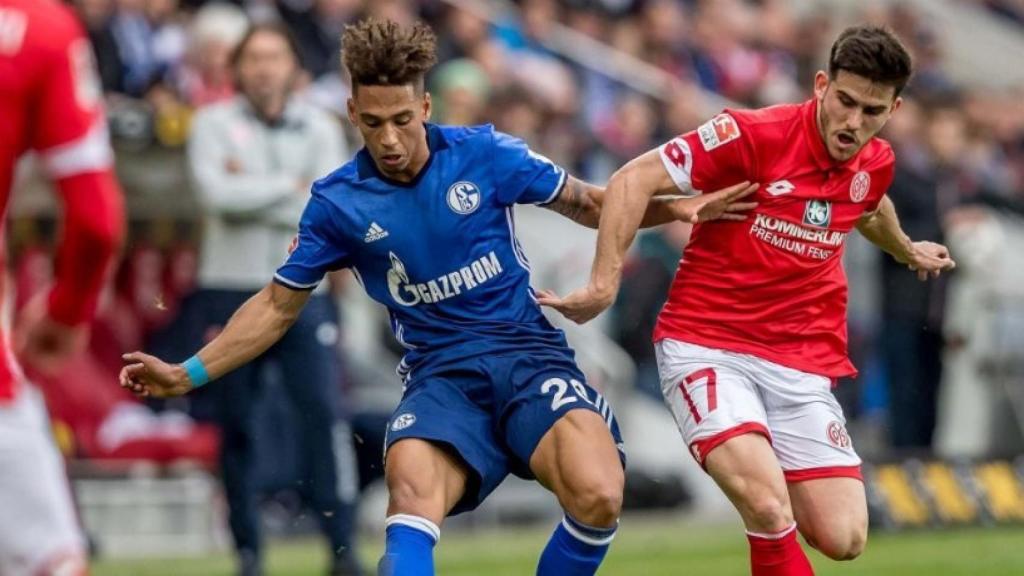 Kehrer durante un partido del Schalke. Foto: Twitter (@s04_es).