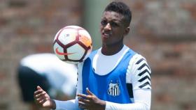 Rodrygo durante un entrenamiento del Santos. Foto: Twitter (@SantosFC).