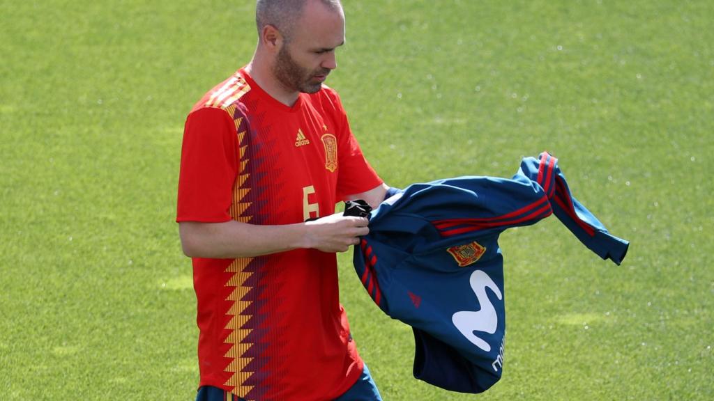 Iniesta, meticuloso hasta con el chándal.