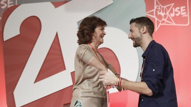 Camen Calvo y Omar Anguita, presidente de las Juventudes Socialistas de España.