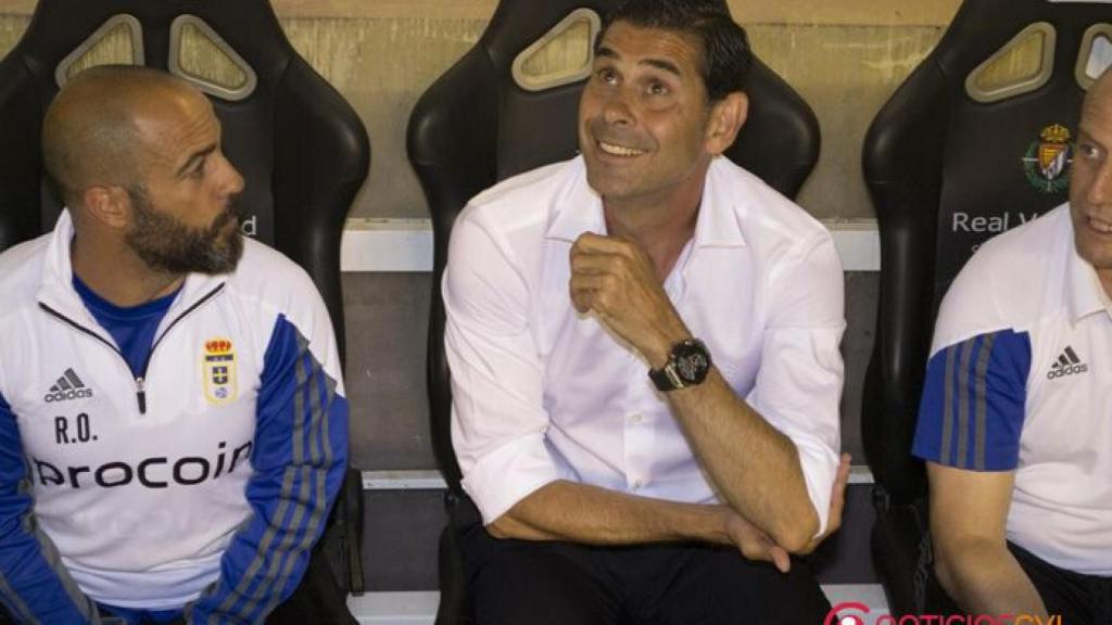 Fernando Hierro en el banquillo del Real Oviedo