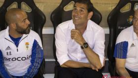 Fernando Hierro en el banquillo del Real Oviedo