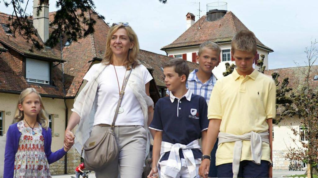 La familia Urdangarin en un fotomontaje frente al colegio.