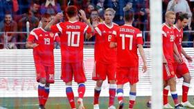 Los jugadores de Rusia celebran un gol