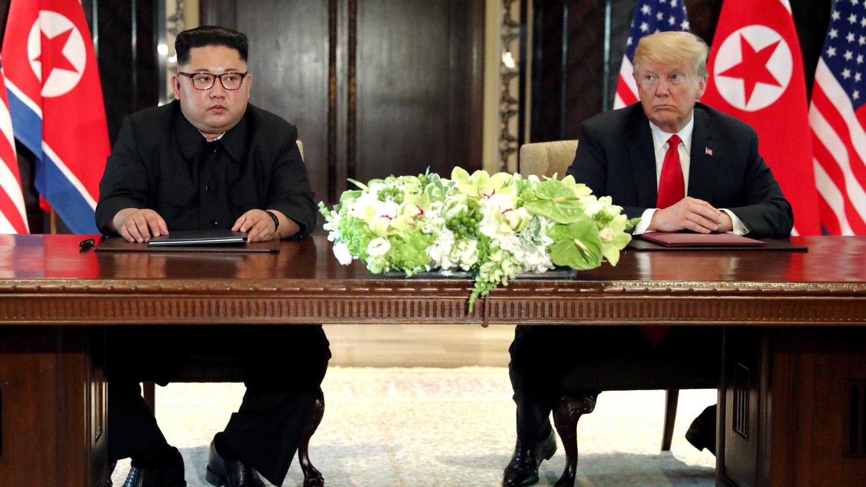Kim Jong-un y Donald Trump tras la cumbre.