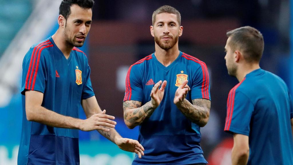 Sergio Ramos, Busquets y Jordi Alba en el entrenamiento de España.