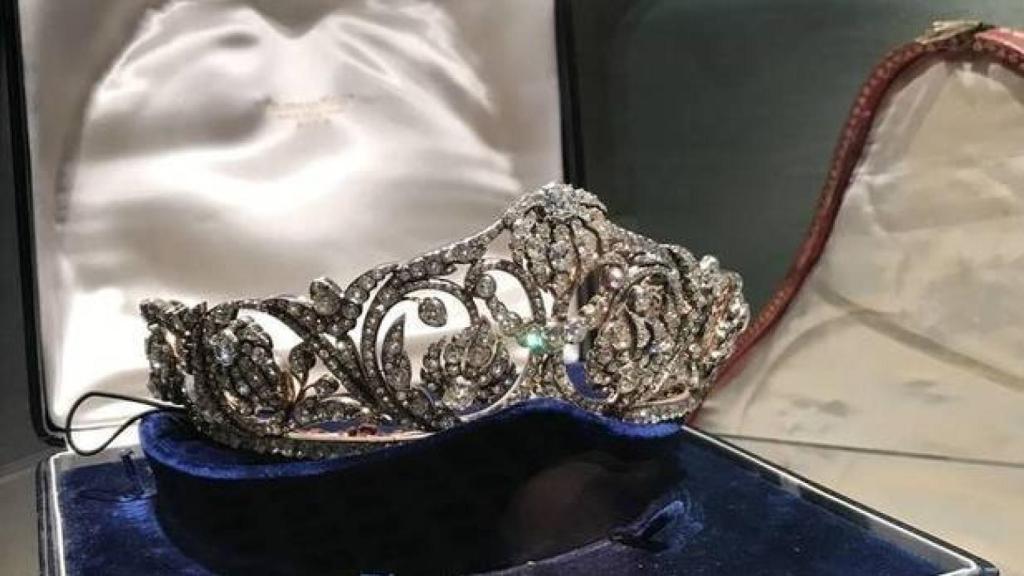 Tiara de diamantes, una de las joyas que será subastada.